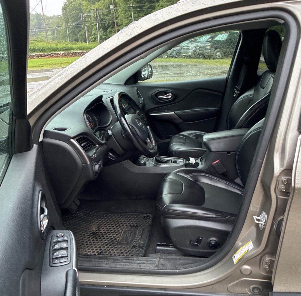 2020 Jeep Cherokee Latitude Plus - Photo 6